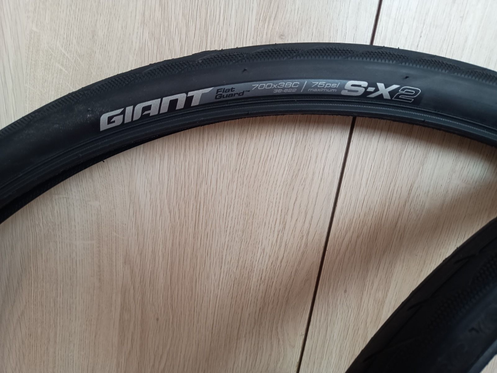 Пара покрышек Giant S-X2. 700х38с
