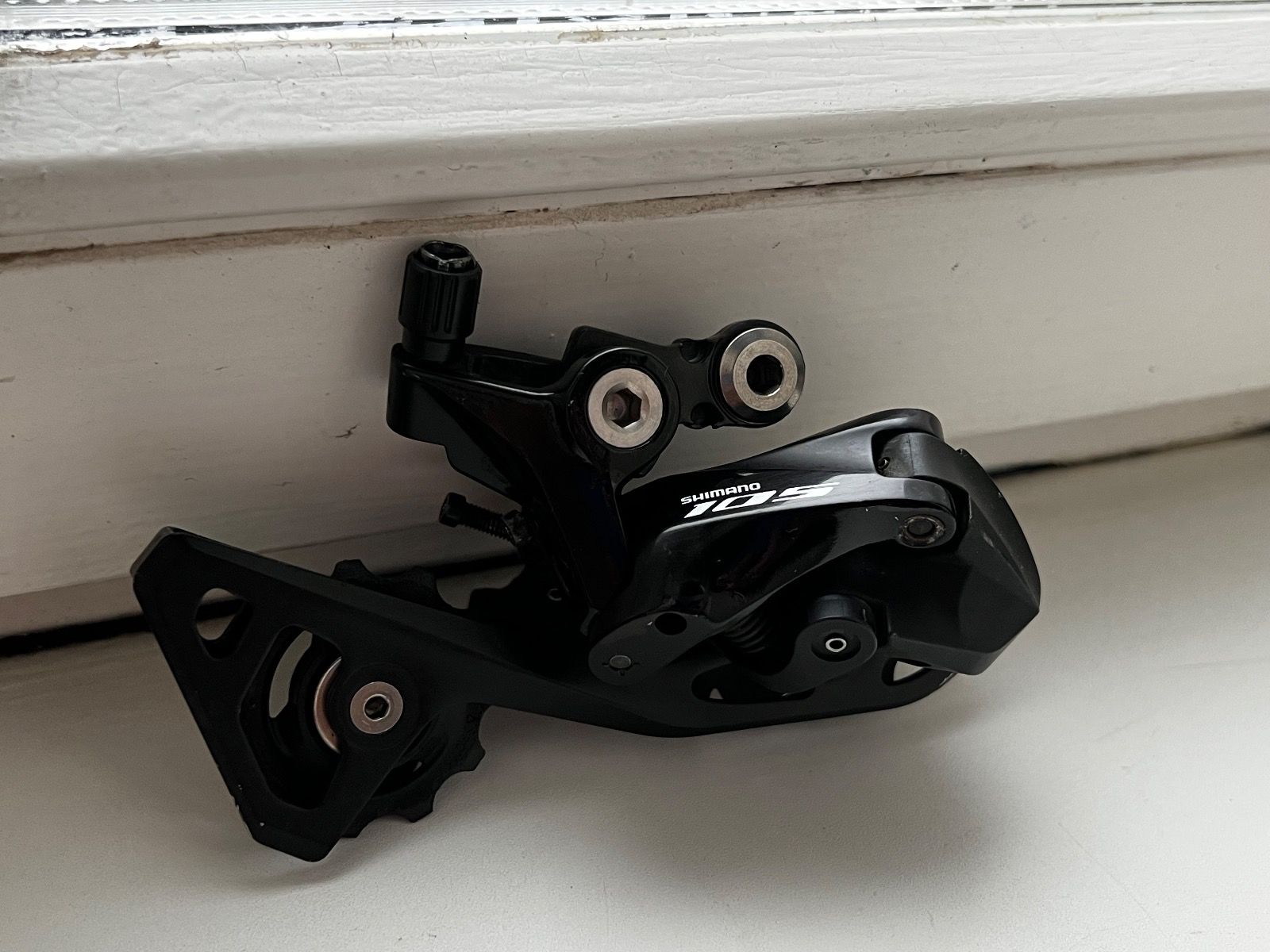 Задний переключатель shimano 105