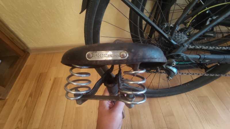 Седло с зажимом подседельным штырём. Винтаж, ретро..