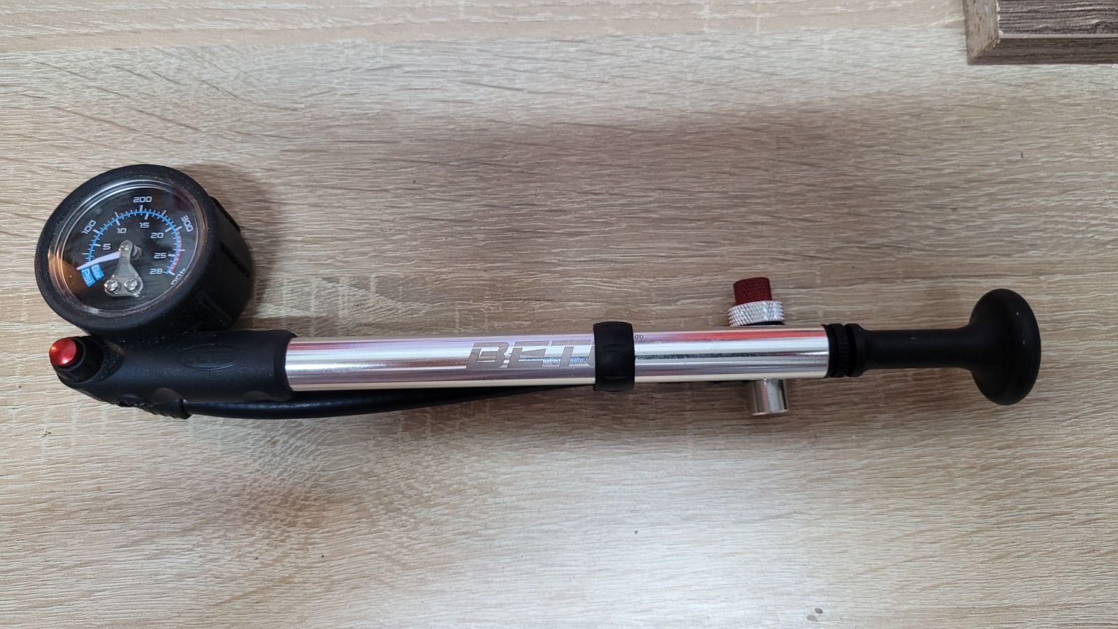 Насос для вилок и амортизаторов