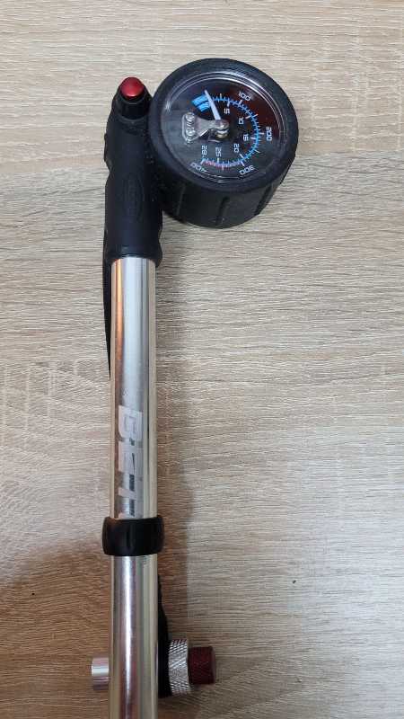 Насос для вилок и амортизаторов