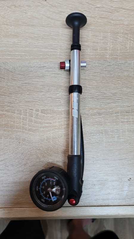 Насос для вилок и амортизаторов