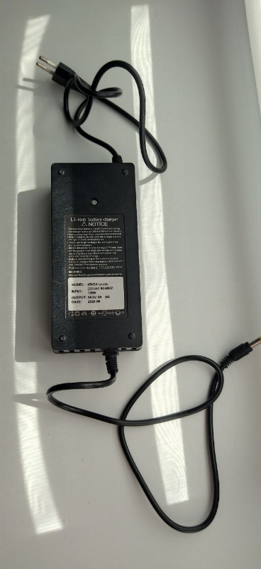 Зарядное устройство для электровелосипеда/самоката 54.6в