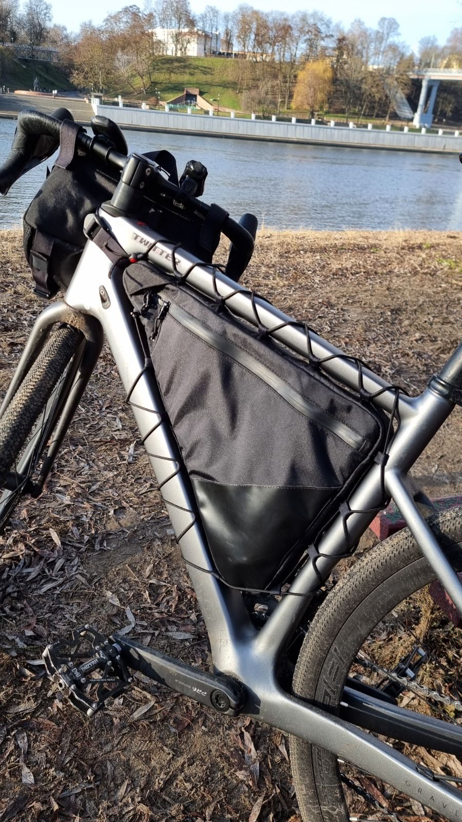 Внутрирамная на шнуровке 2 отдела