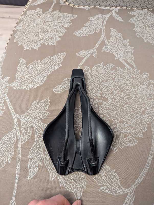 Карбоновое седло ELITA ONE на велосипед 138 мм