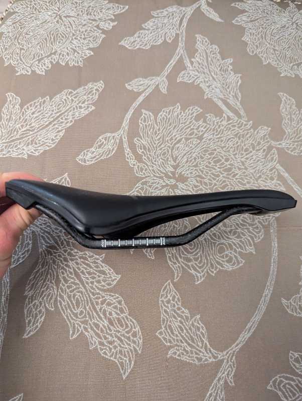 Карбоновое седло ELITA ONE на велосипед 138 мм