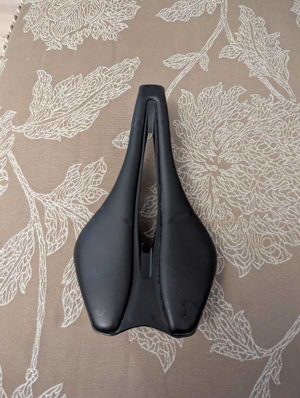 Карбоновое седло ELITA ONE на велосипед 138 мм