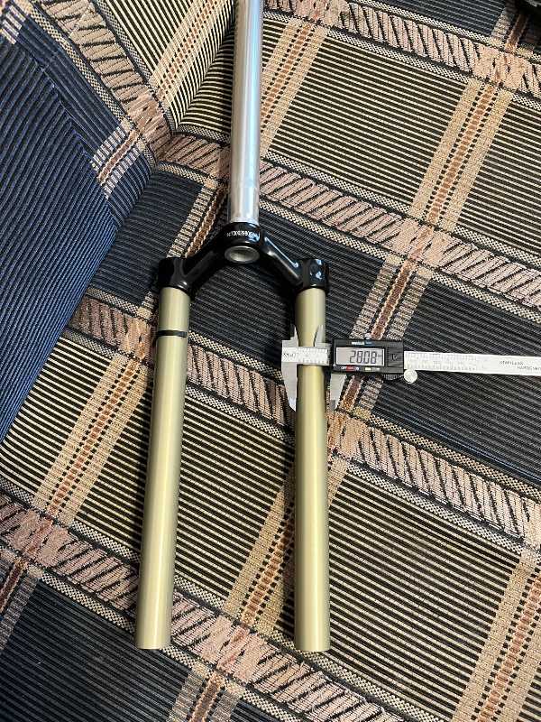 Новые ноги 28 mm для вилки ROCK SHOX Dual air