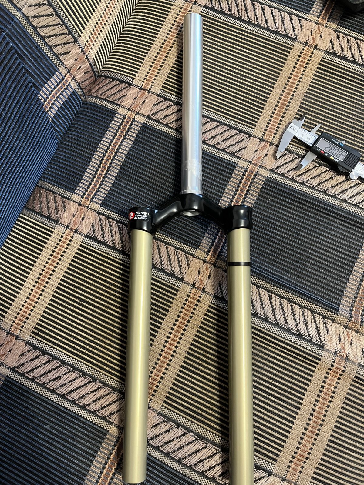 Новые ноги 28 mm для вилки ROCK SHOX Dual air