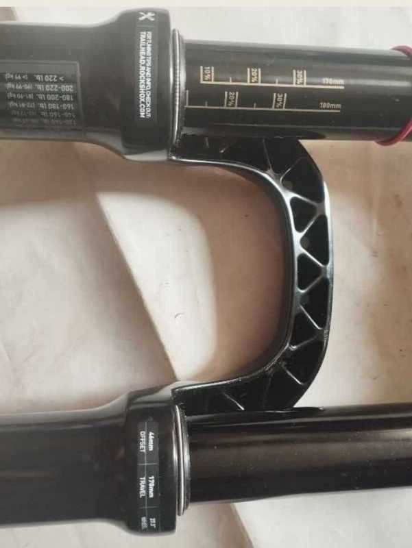 RockShox Yari RC Debon Air 27.5 и 29 новые буст