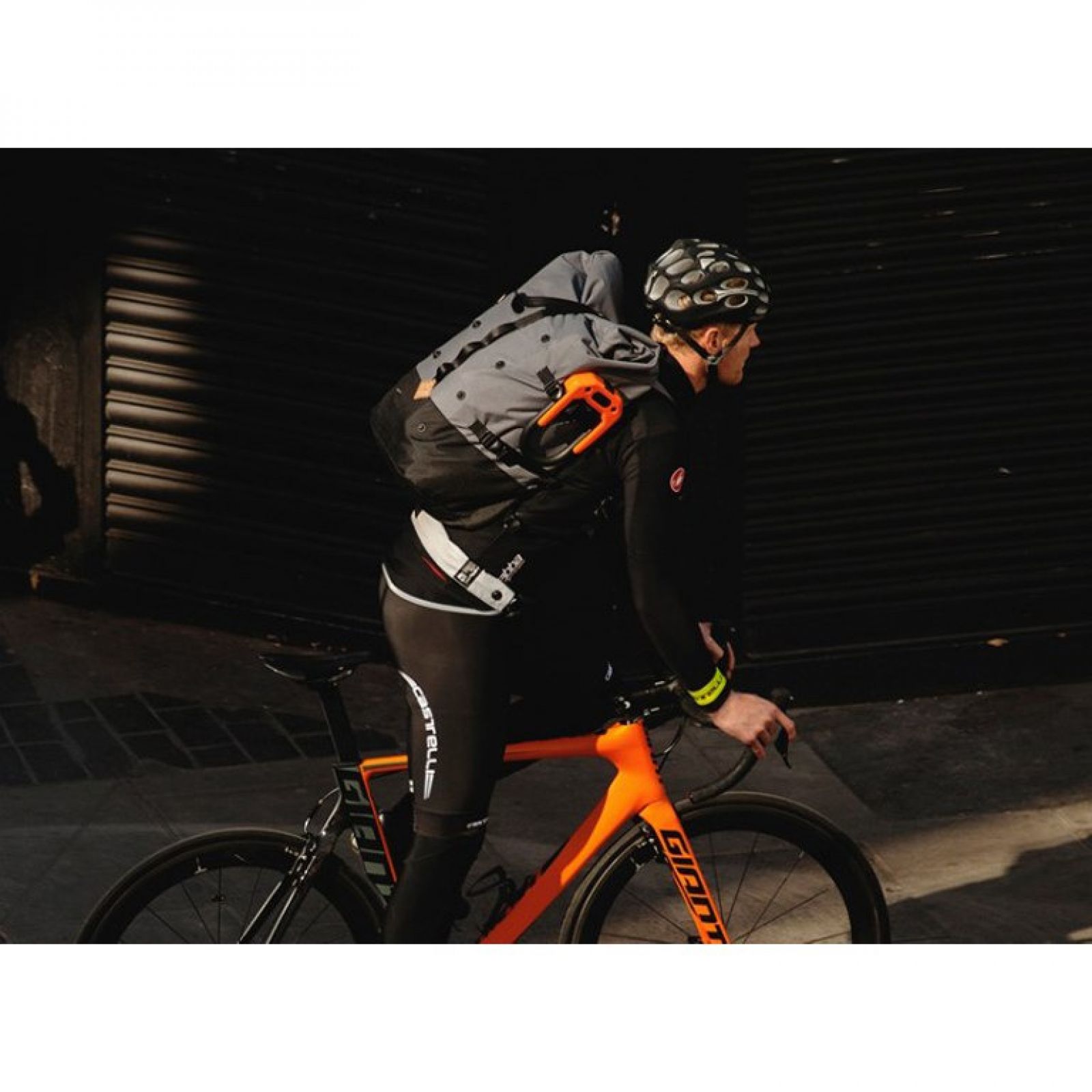 Hiplok DX Bike U-Lock 150x85mm - all black+Hiplok DX Frame Bracket - black