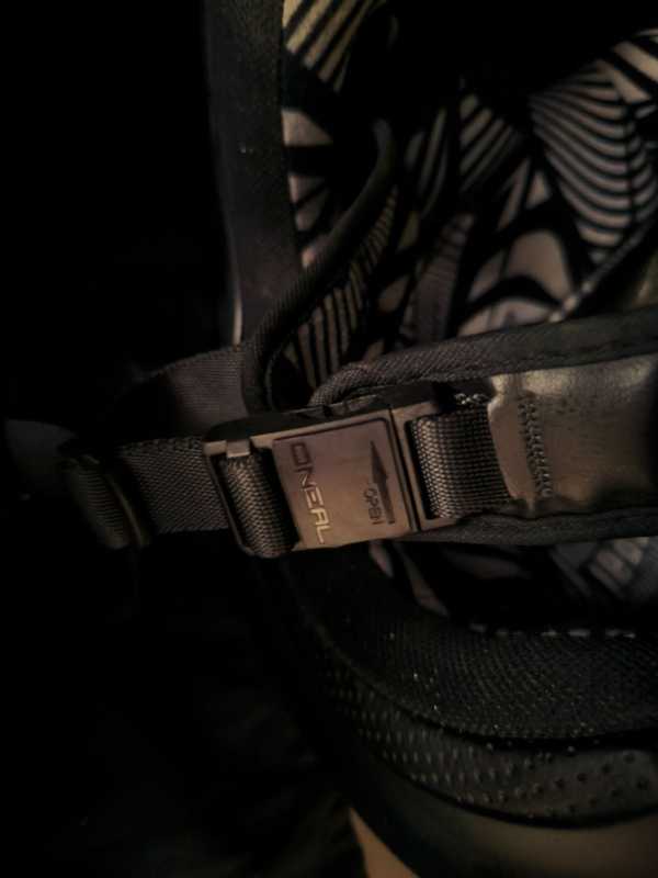 Шлем onel lite fyri M