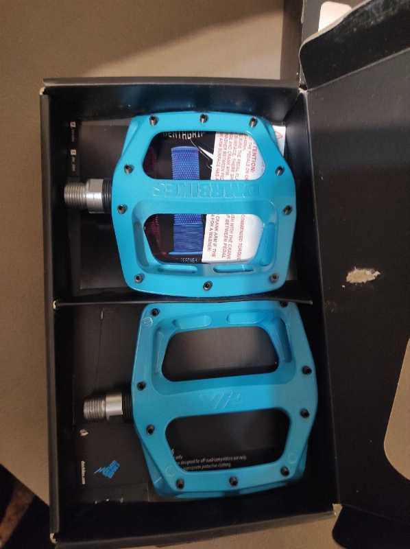 Новые педали DMR V12