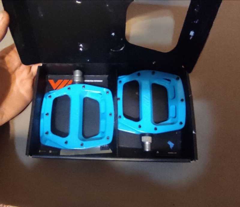 Новые педали DMR V12