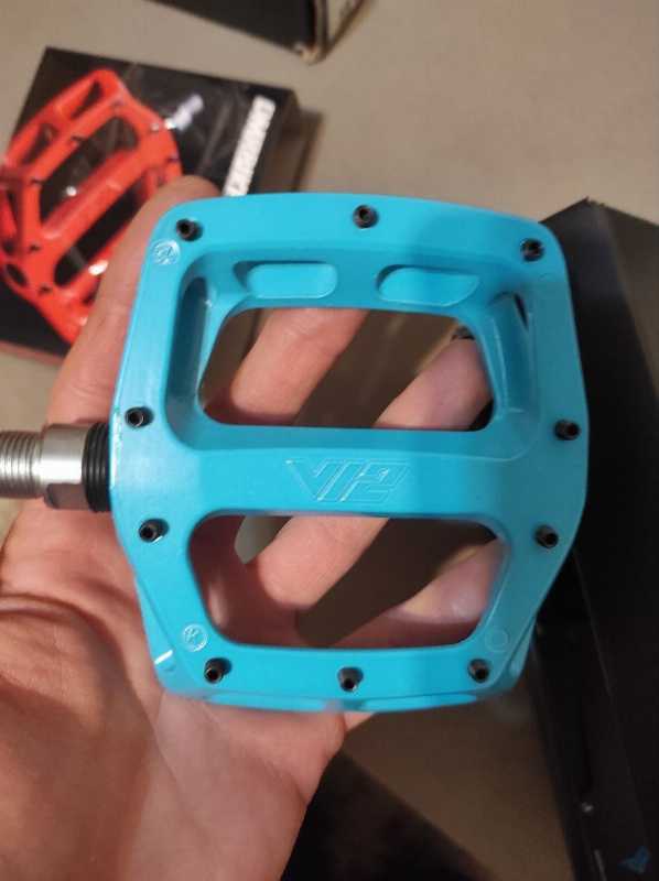 Новые педали DMR V12