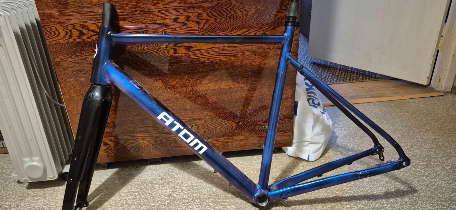 рама(алю)+вилка карбон Atom tundra x11,L размер.