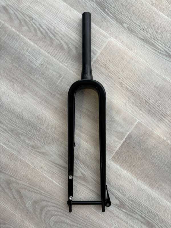 Карбоновая вилка Kross Esker 7.0 12x100