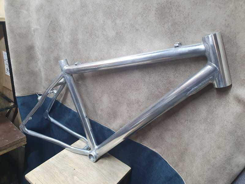 рама серебристая old mtb 26