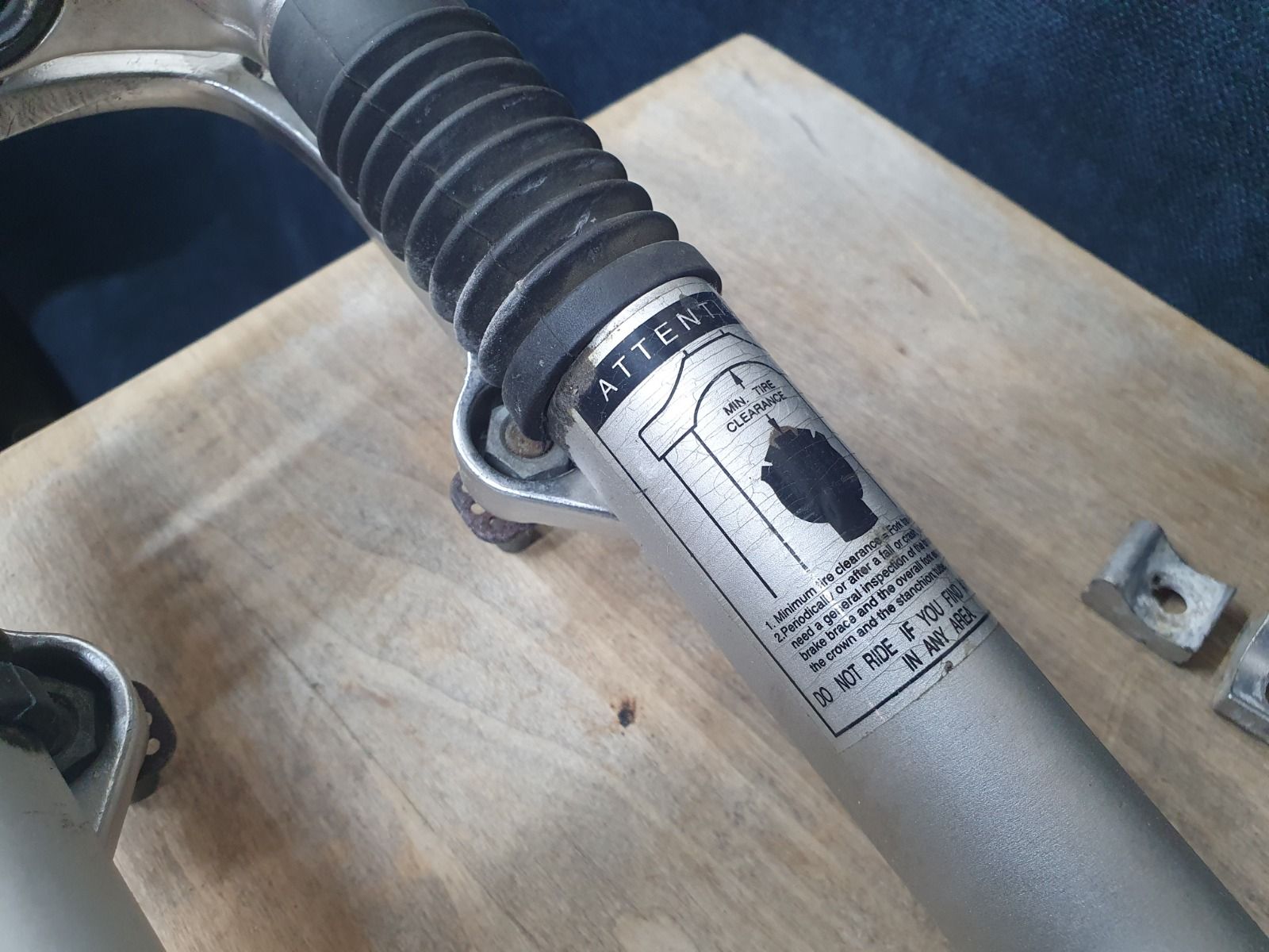 интересная вилка akela 26/28