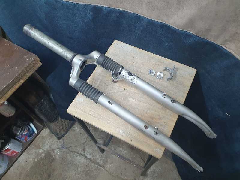 интересная вилка akela 26/28