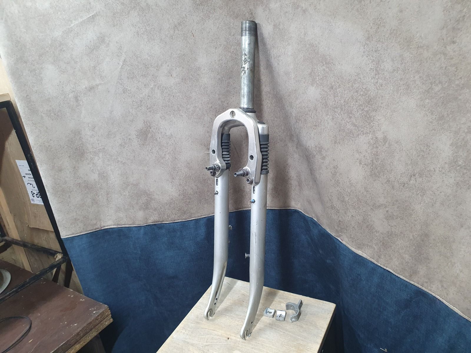 интересная вилка akela 26/28