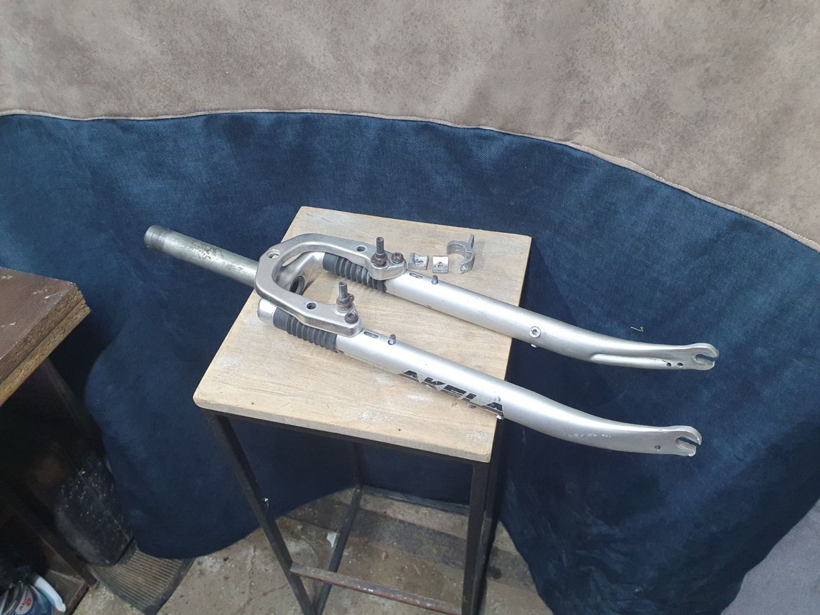 интересная вилка akela 26/28