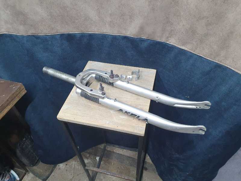 интересная вилка akela 26/28