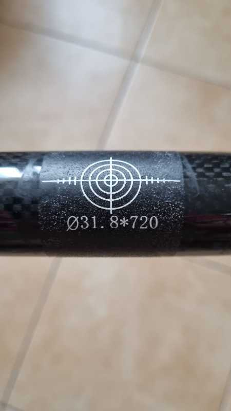 Карбоновый велосипедный руль для горного велосипеда.