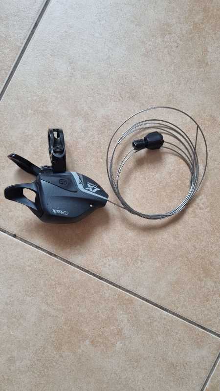 Манетка SRAM X7 на 10 скоростей.