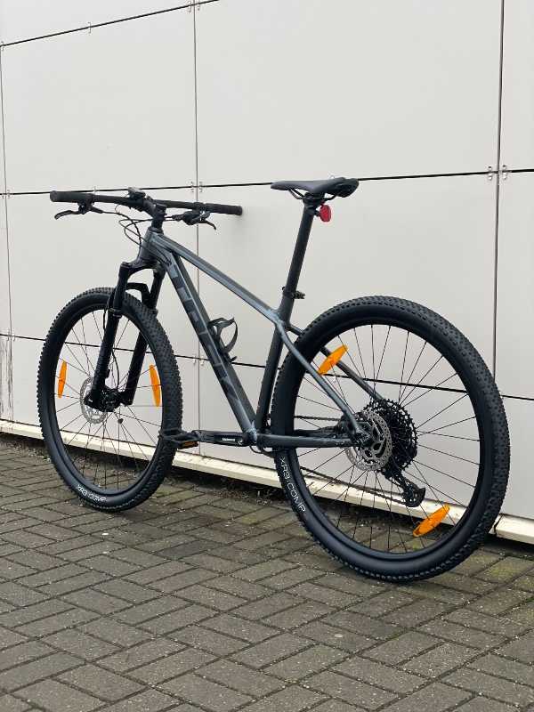 Trek Caliber 8