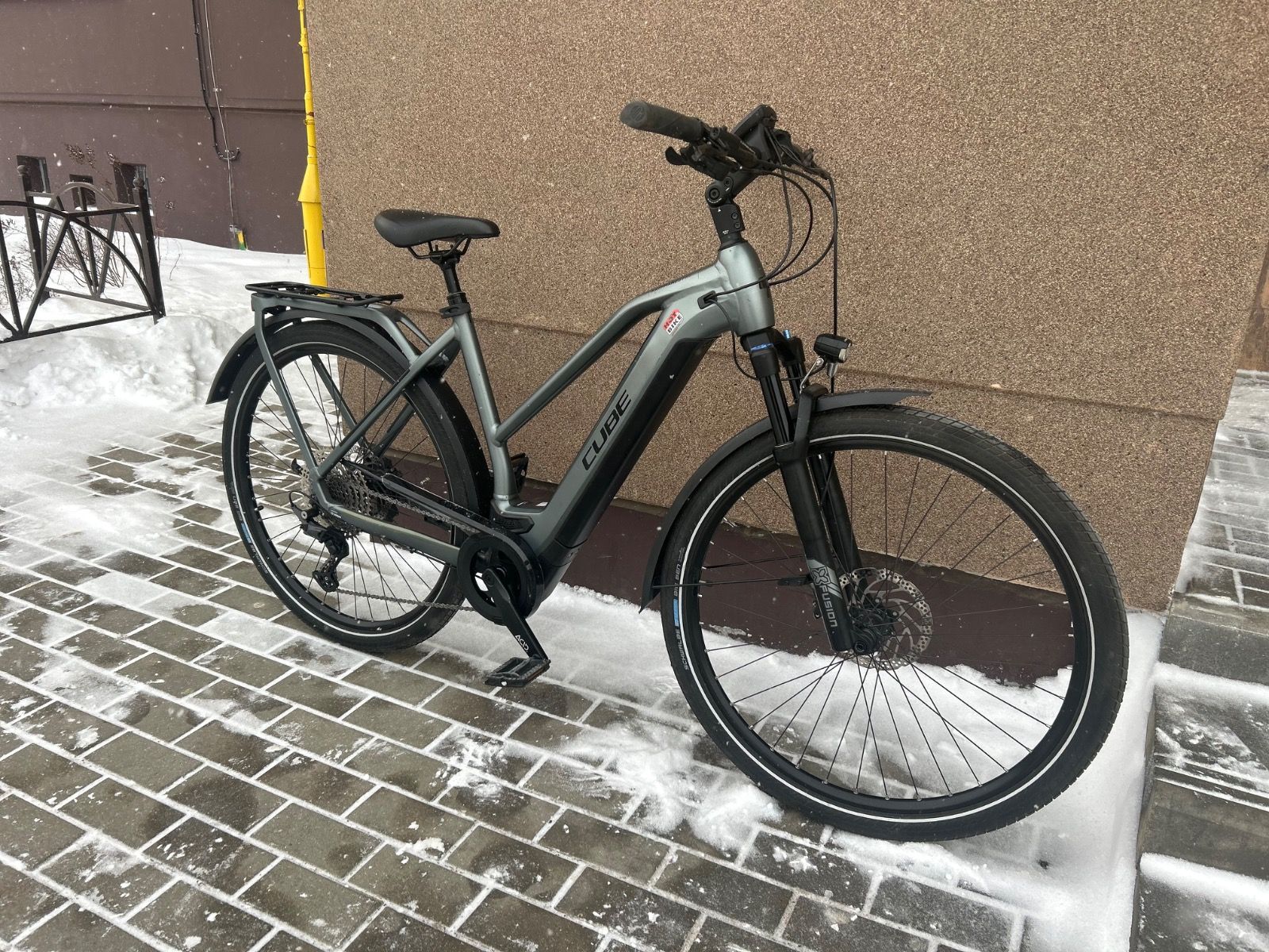 Cube Kathmandu Hybrid pro 625 (2022)