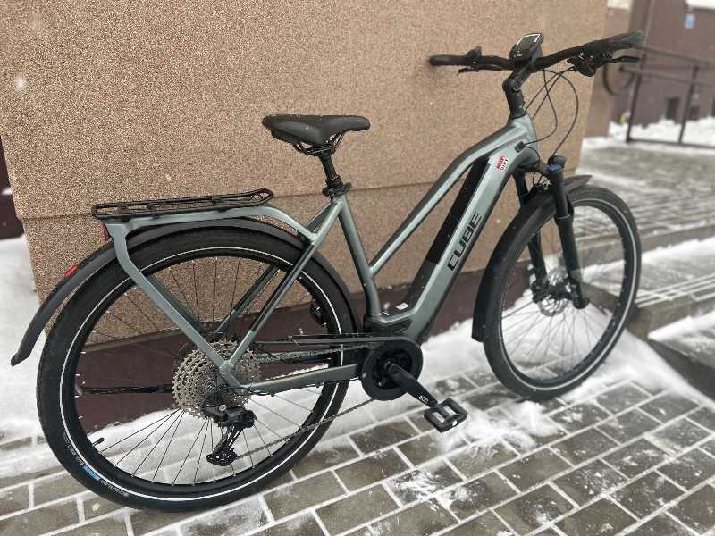 Cube Kathmandu Hybrid pro 625 (2022)