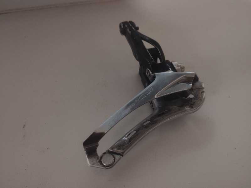 Передний переключатель Shimano 105