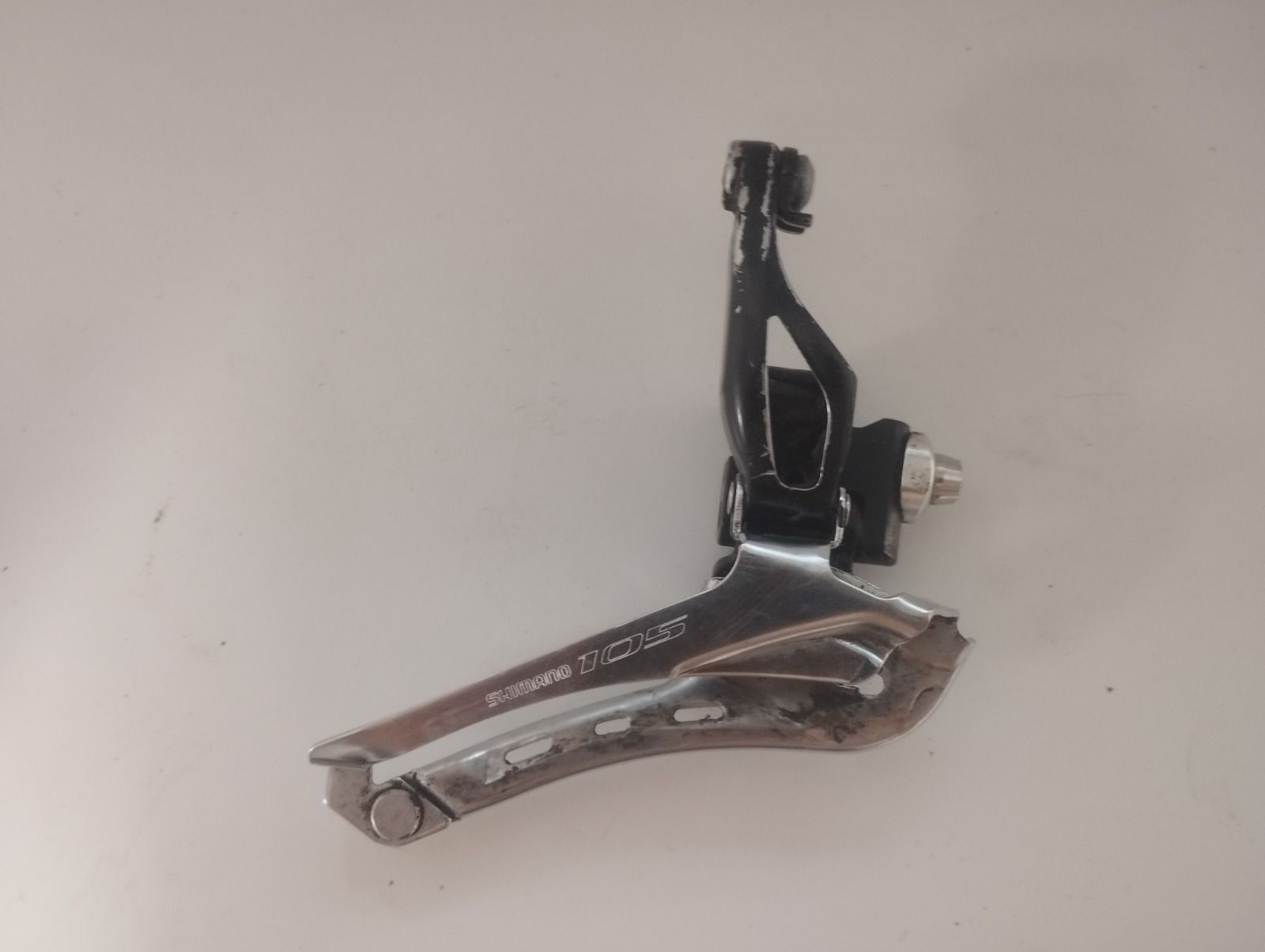 Передний переключатель Shimano 105