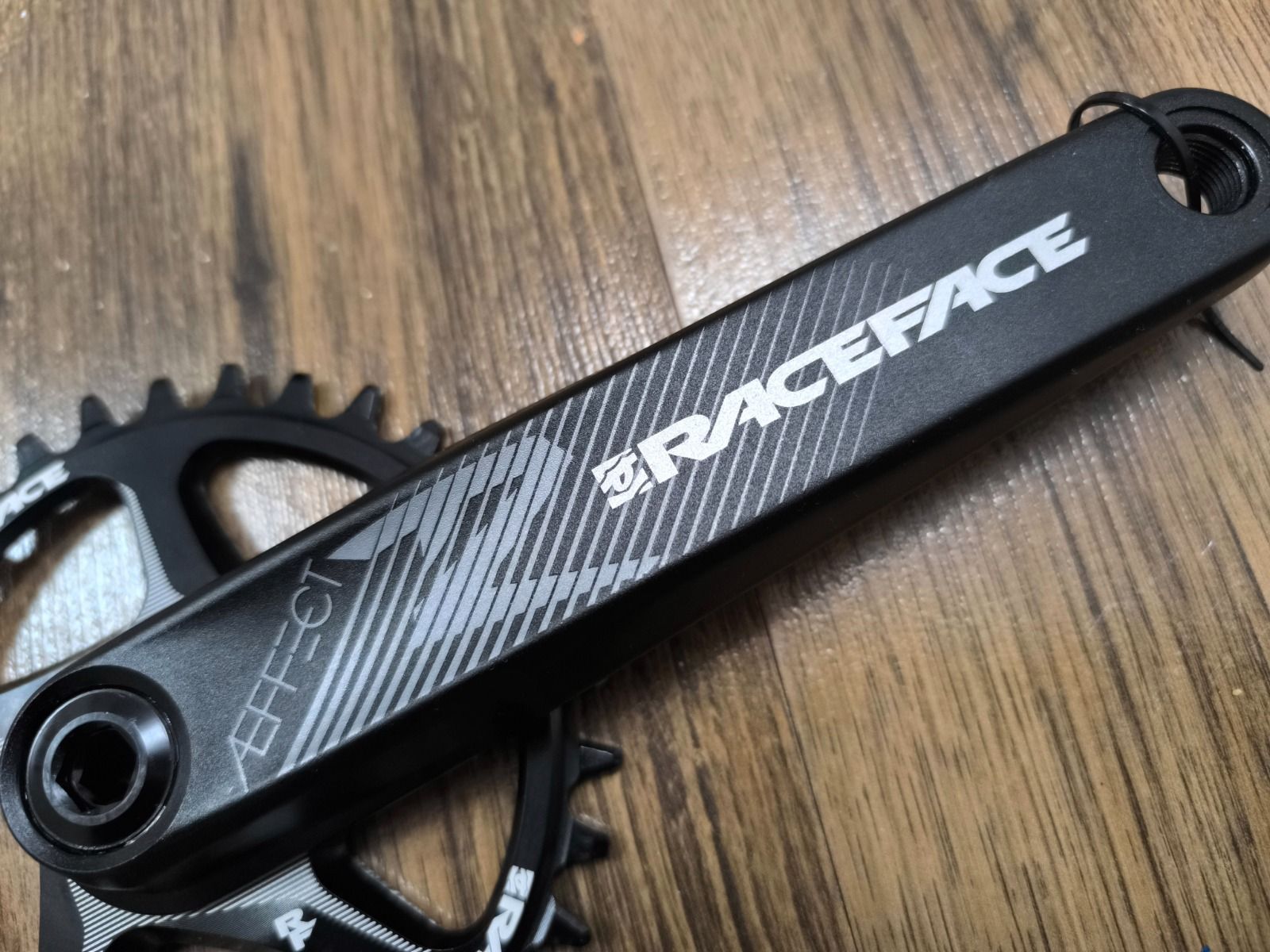 Система Race Face Aeffect R 175мм 32Т с кареткой