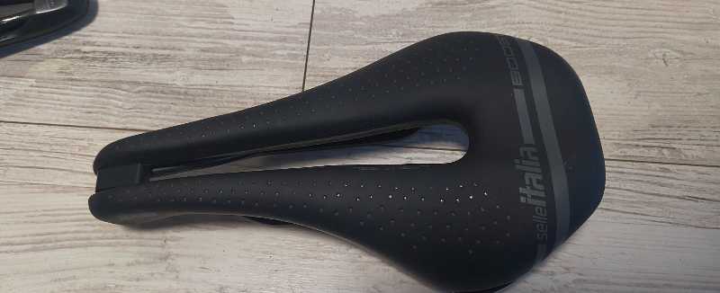 Selle italia novus boost superflow gel