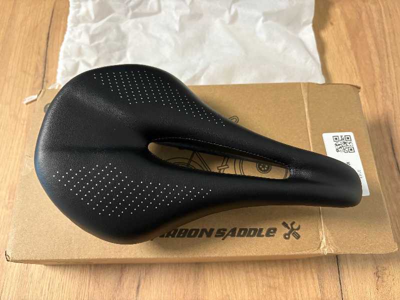 Седло ELITA ONE на карбоновых рельсах и базе