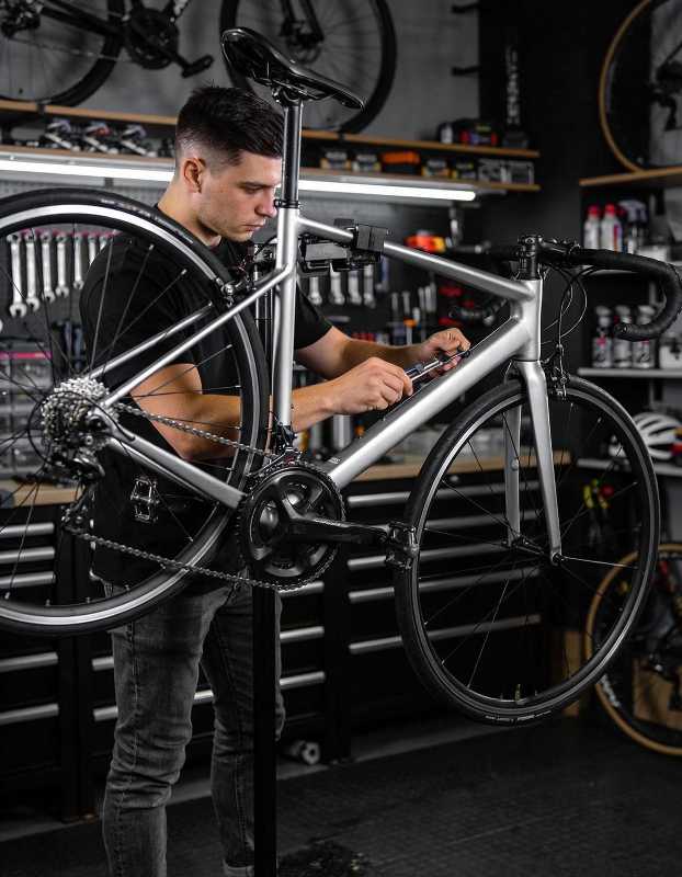 Работа в веломагазине.