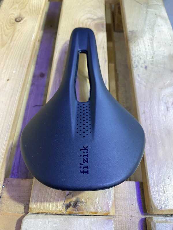 Седло Fizik Vento Antares. Ширина 140, длинна 268, вес 195гр.
