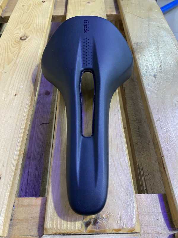 Седло Fizik Vento Antares. Ширина 140, длинна 268, вес 195гр.