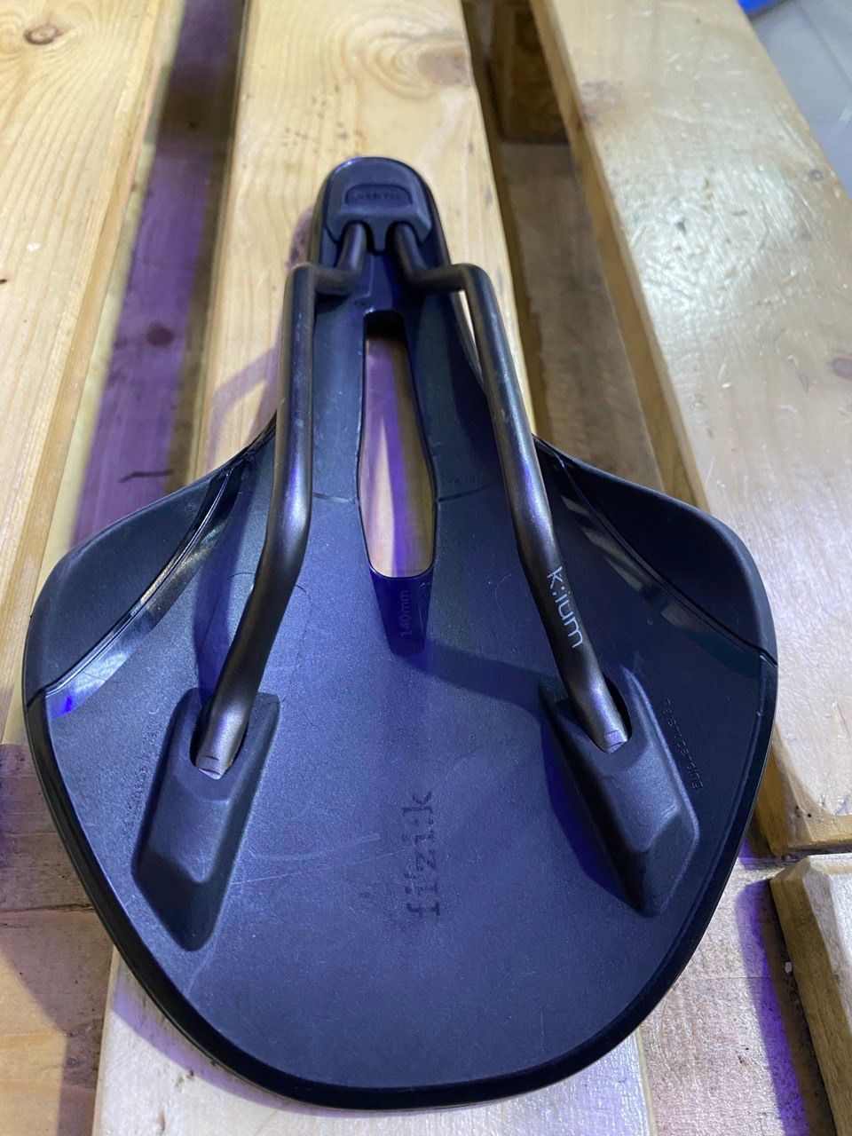 Седло Fizik Vento Antares. Ширина 140, длинна 268, вес 195гр.