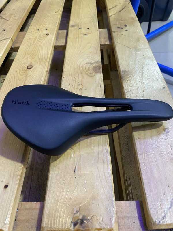 Седло Fizik Vento Antares. Ширина 140, длинна 268, вес 195гр.