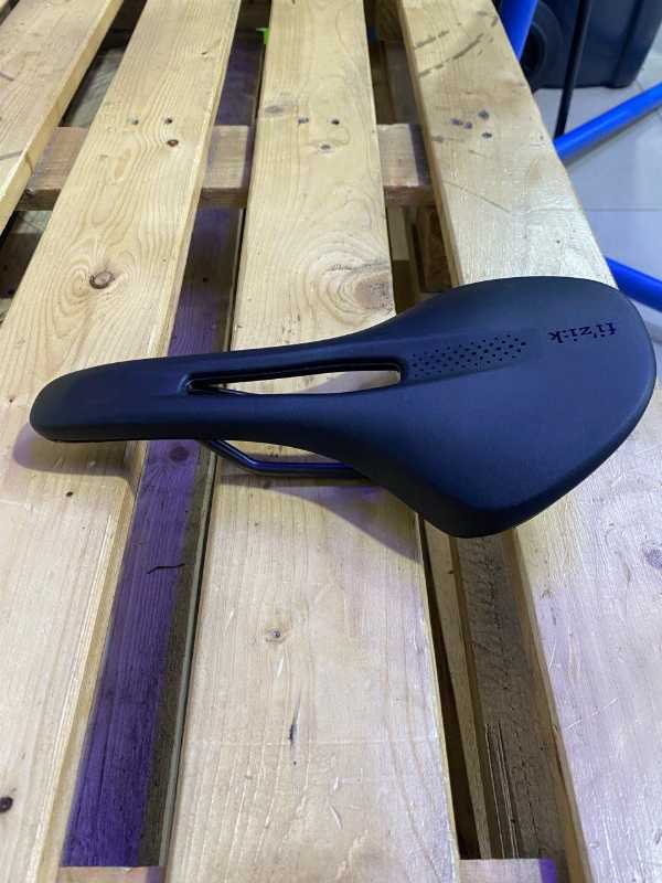 Седло Fizik Vento Antares. Ширина 140, длинна 268, вес 195гр.