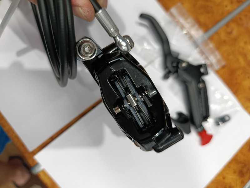 SRAM Level Silver Stealth