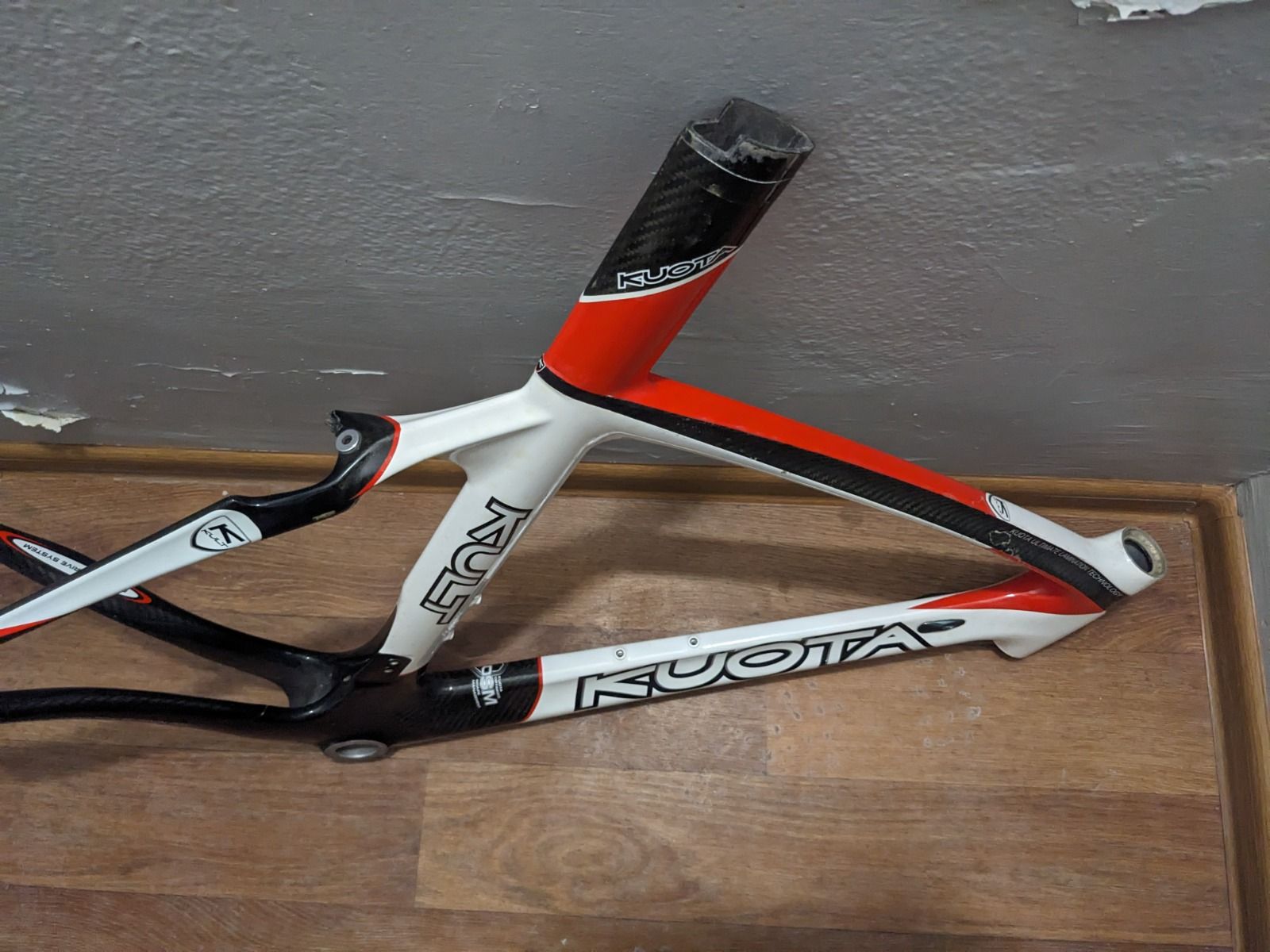 Карбоновая шоссейная рама kuota kult