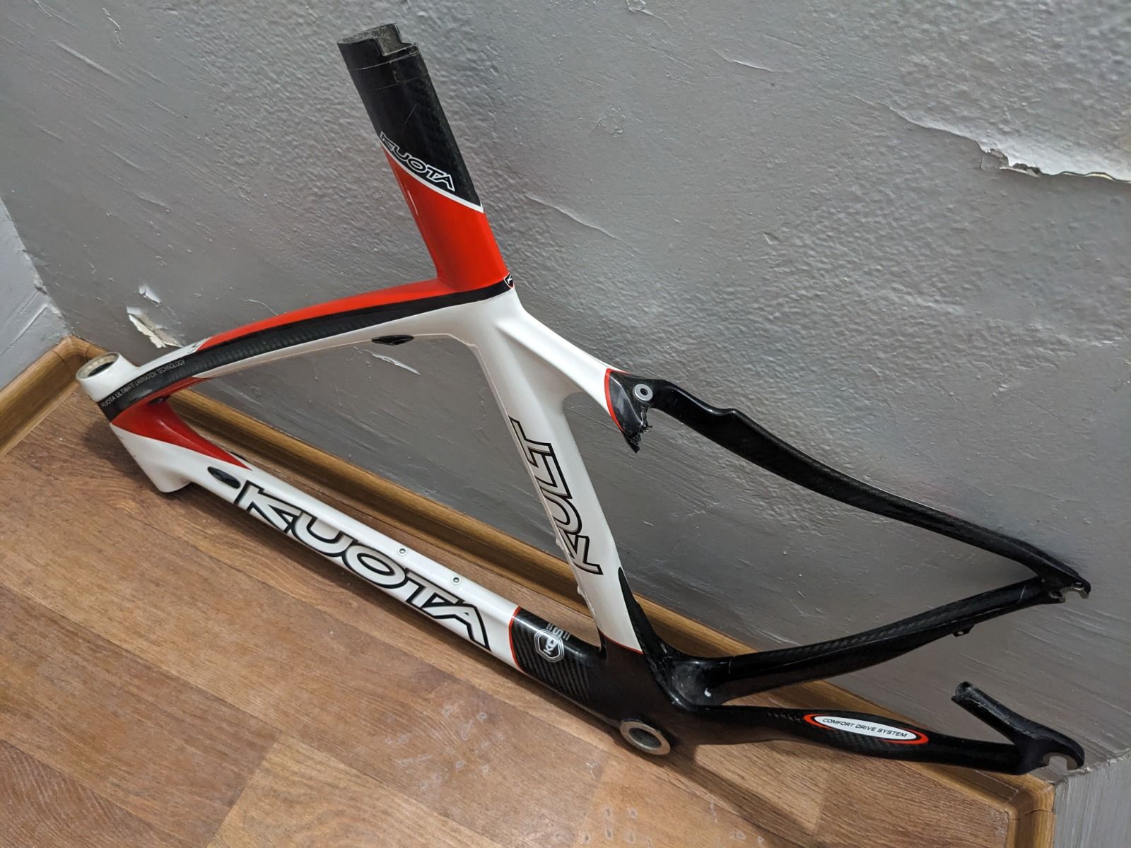 Карбоновая шоссейная рама kuota kult