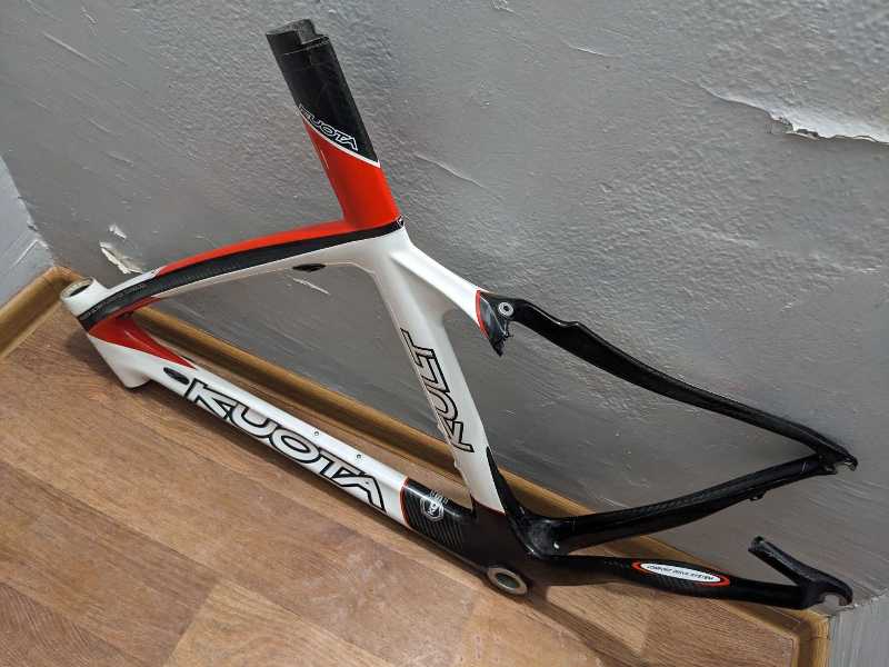 Карбоновая шоссейная рама kuota kult