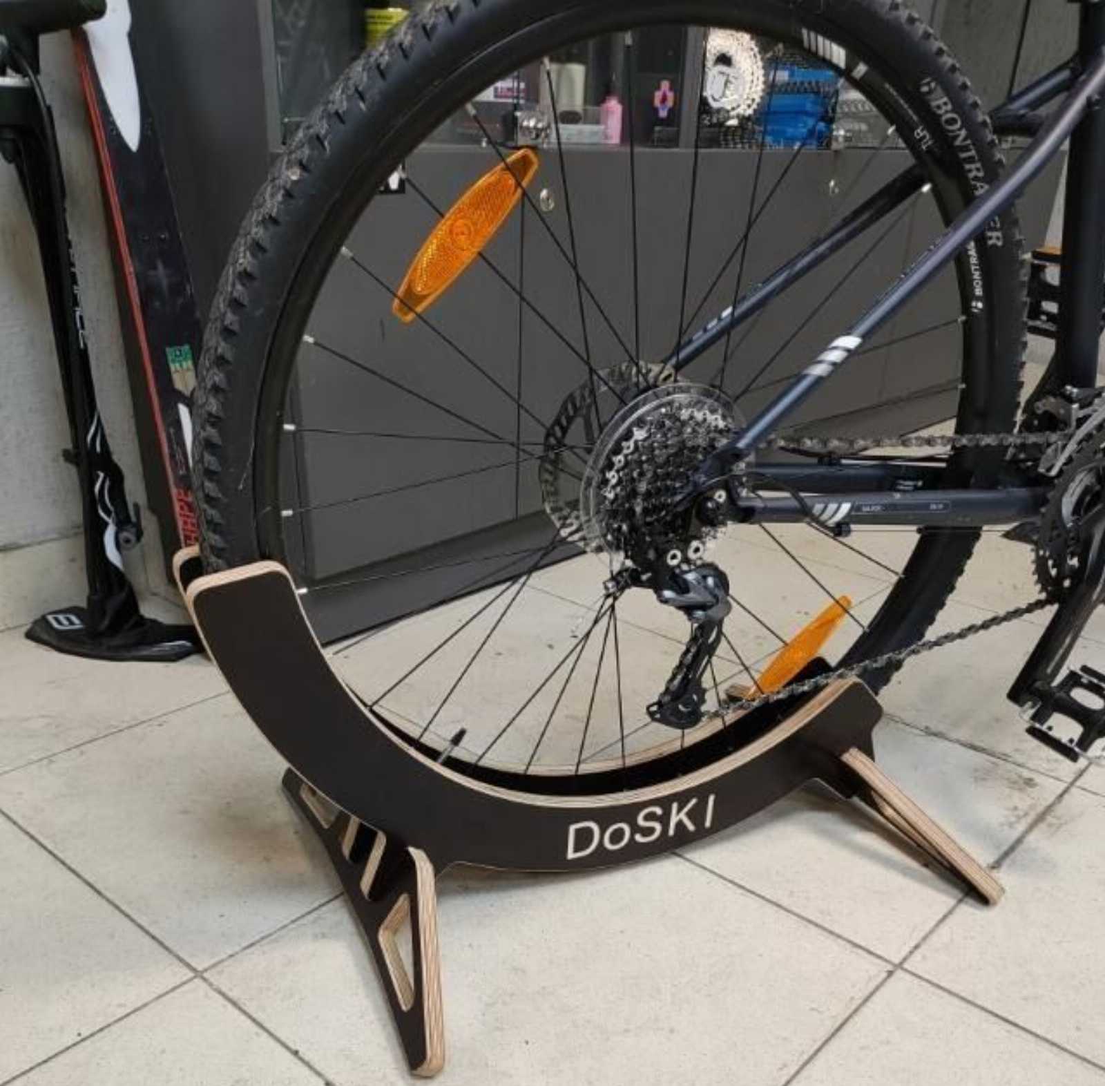 Подставка для хранения велосипеда под колесо