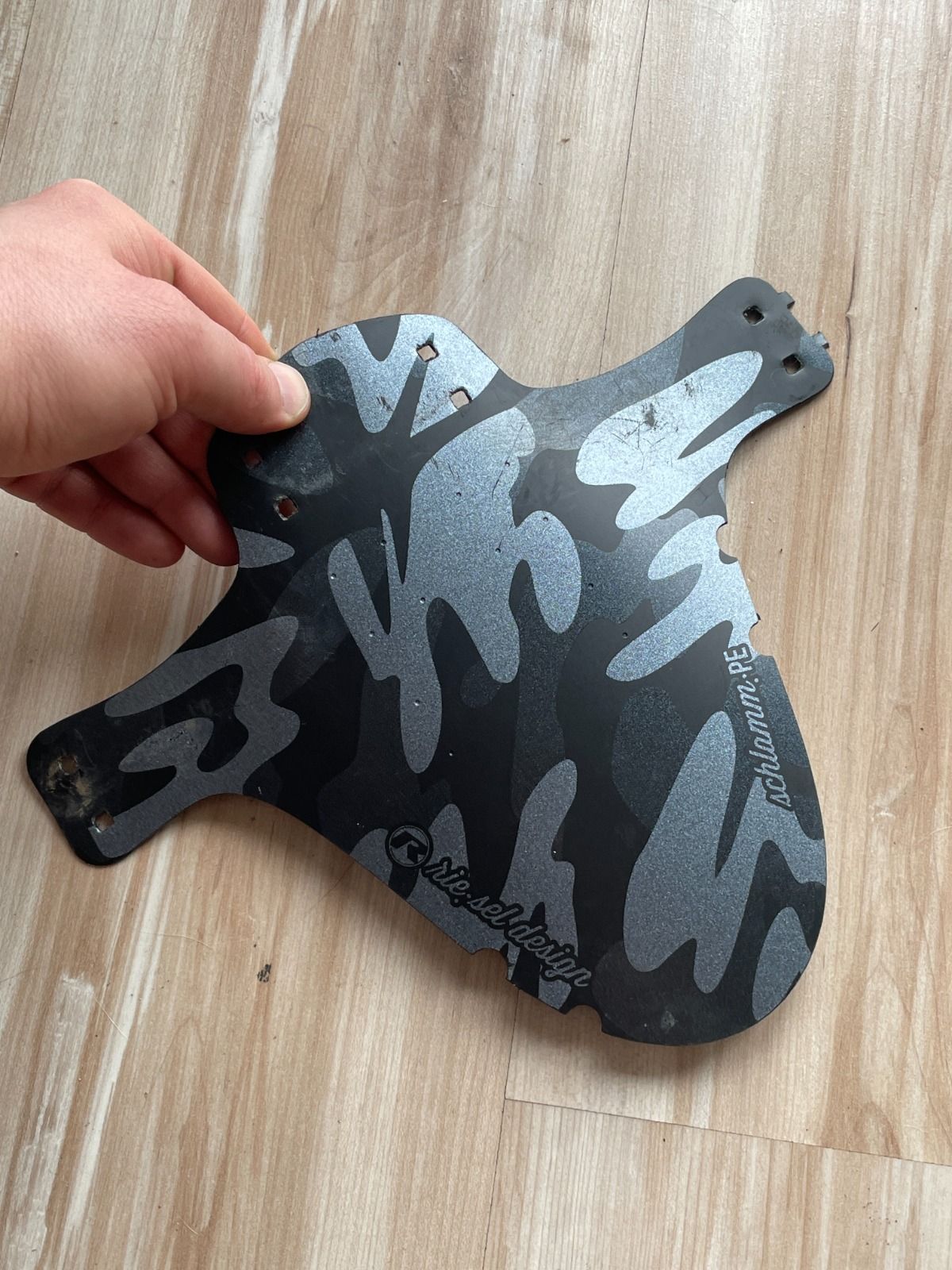 Щитки на вилку. Много разных