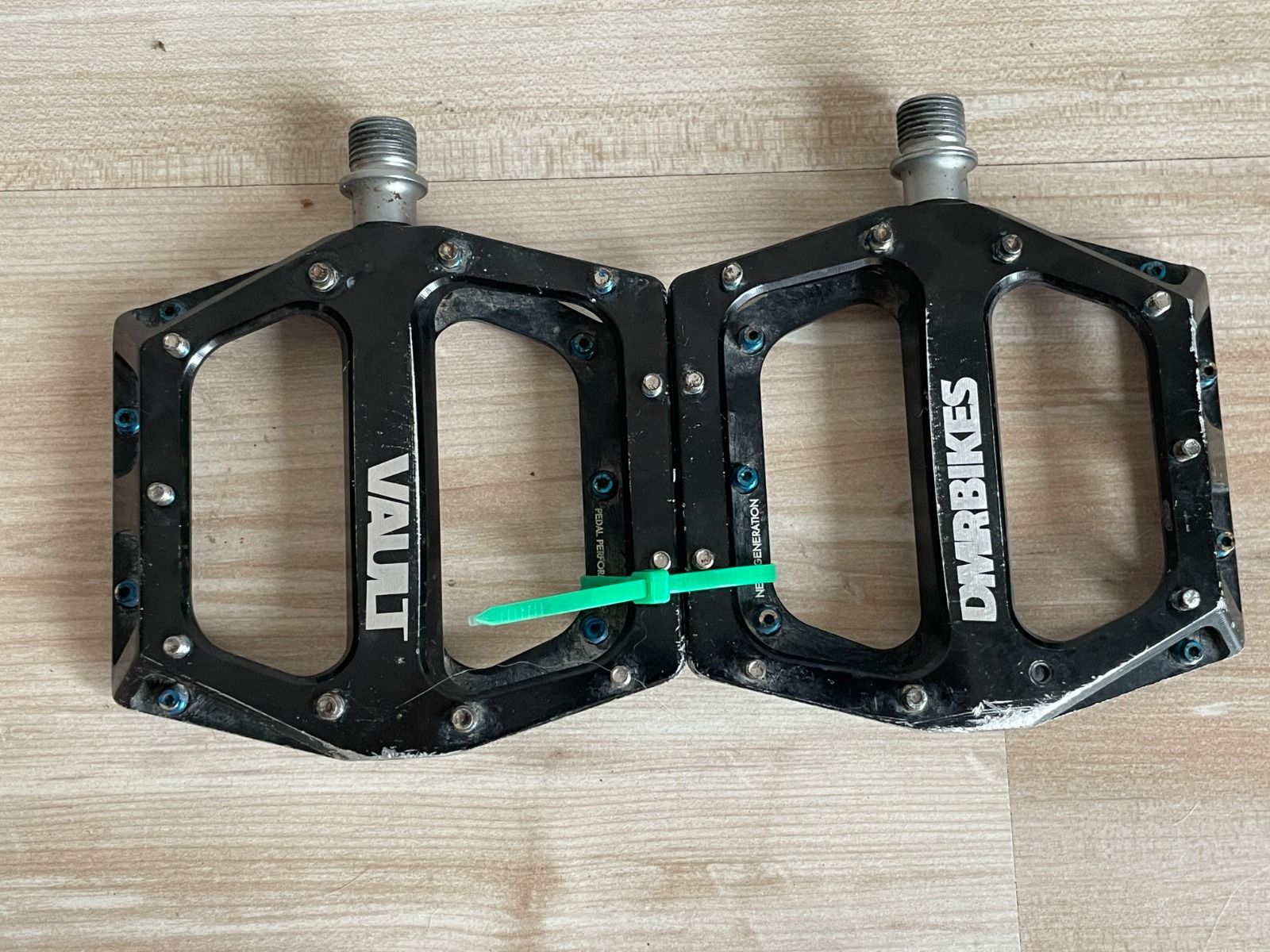 Педали. Фирменные, разные.